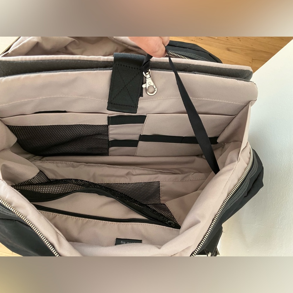 Crumpler Colombian Office Bowler Bag Unisex - Picture 4 of 13